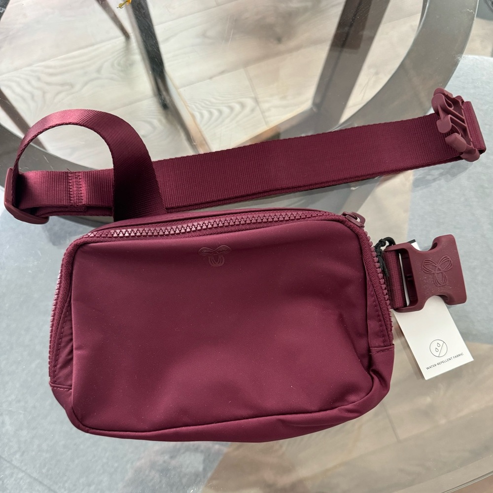 TnAction On-The-Way Bag in Maroon - NWT